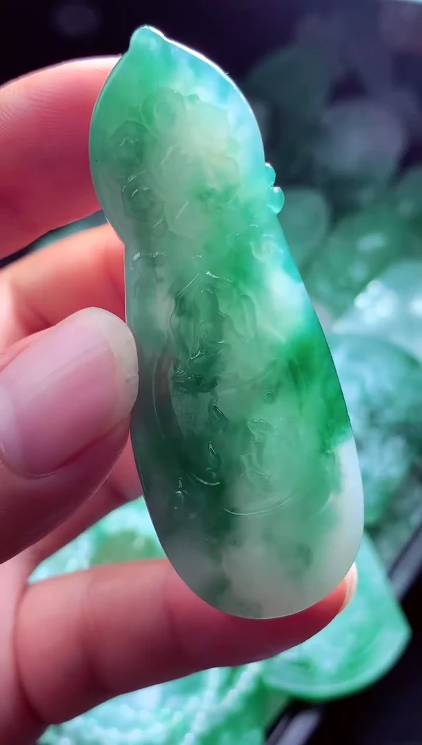 未镶嵌定制翡翠黎**?翡翠毛货定制