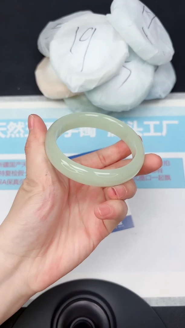 未镶嵌手镯石英质玉183-58.8