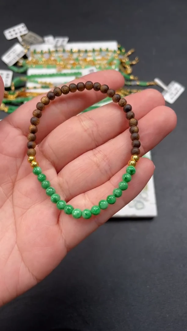 套链足金镶嵌翡翠一条   P266