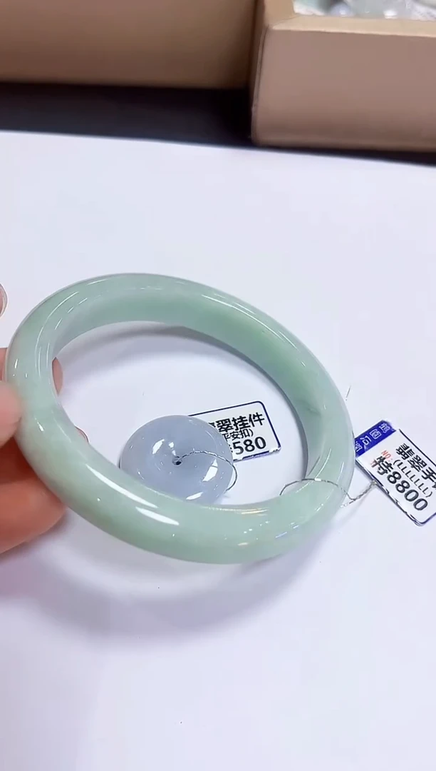 颈饰未镶嵌翡翠手镯61