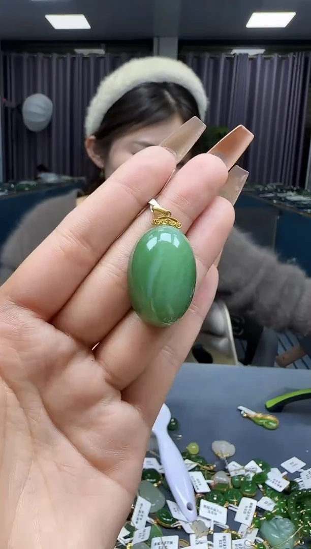 【闪购商品】和田玉挂件18K金镶嵌1