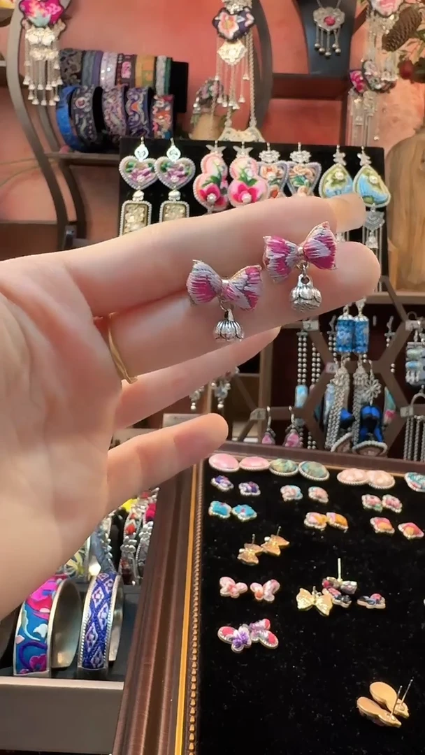 织绣 云织谣民族风精美饰品   366