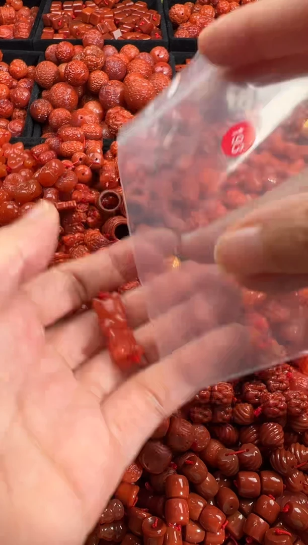 南红玛瑙未镶嵌颈饰1