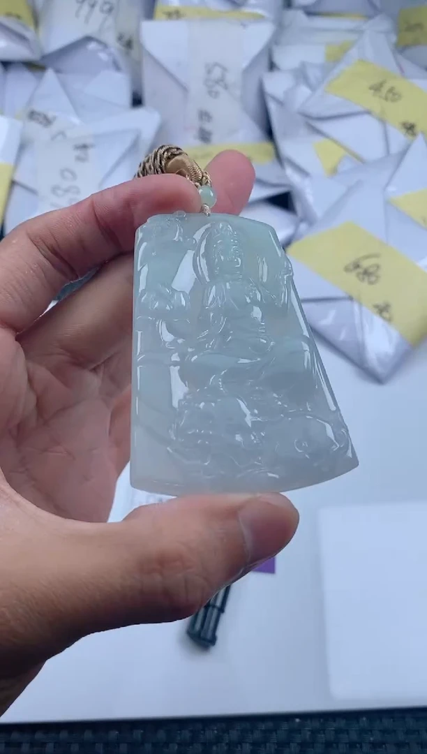 翡翠未镶嵌颈饰