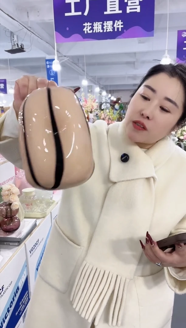 【闪购商品】玻璃唐总花瓶-微瑕-WSD7