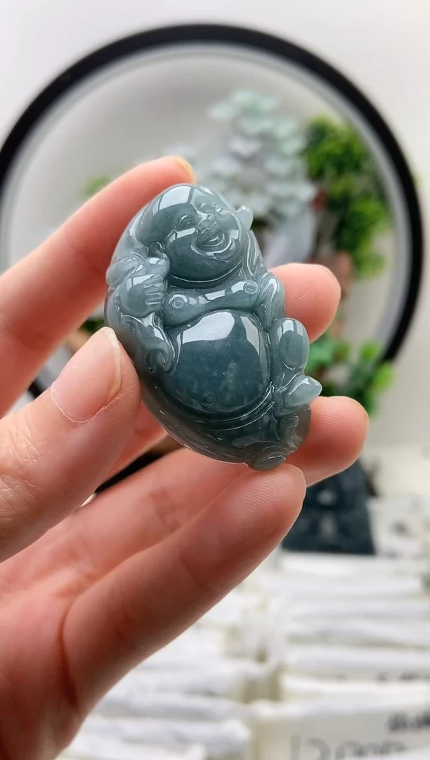 翡翠未镶嵌颈饰佛公