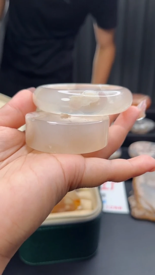 石英质玉手镯未镶嵌赠送镯心（圈口58