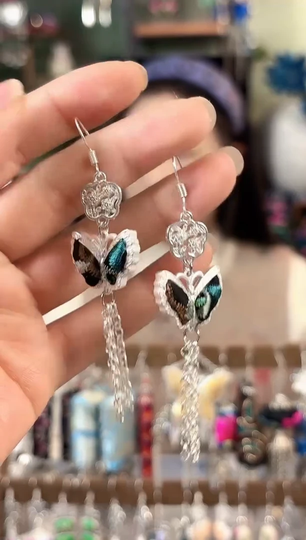 彩云南阁非遗老绣饰品443