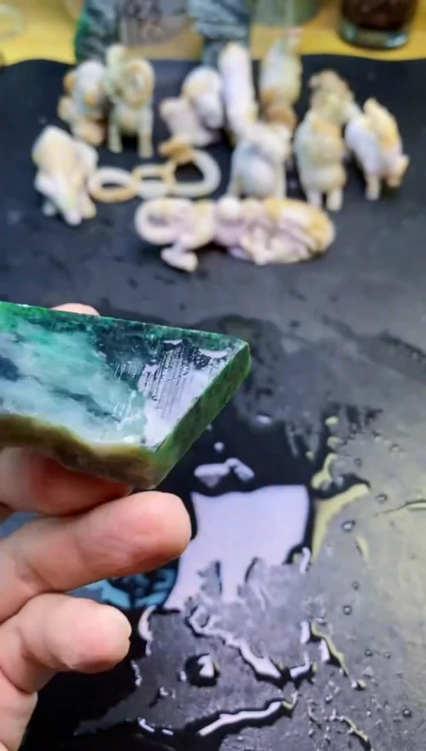 翡翠未镶嵌颈饰天然翡翠044