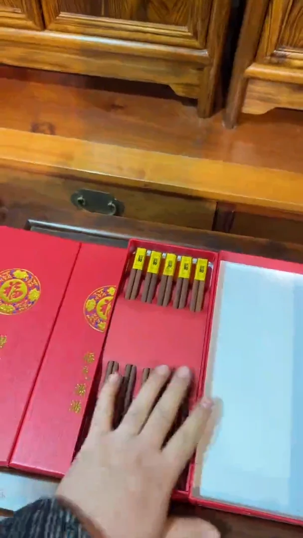 木福利          筷子