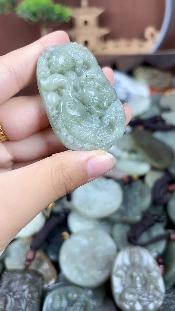 和田玉未镶嵌颈饰1