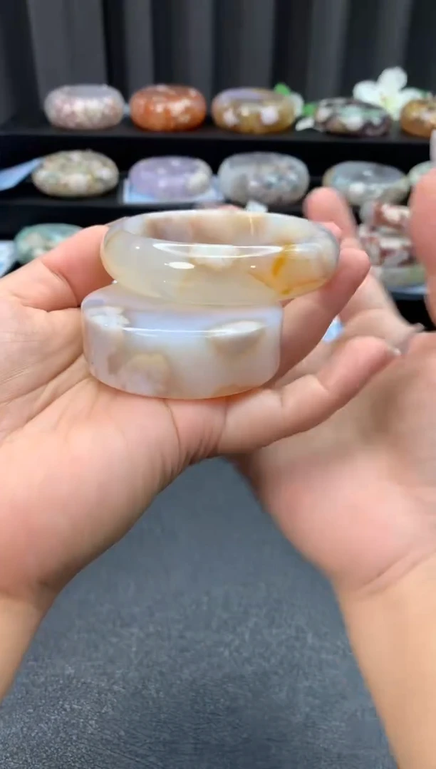 未镶嵌手镯石英质玉（56-57圈口）赠送镯心 无证书