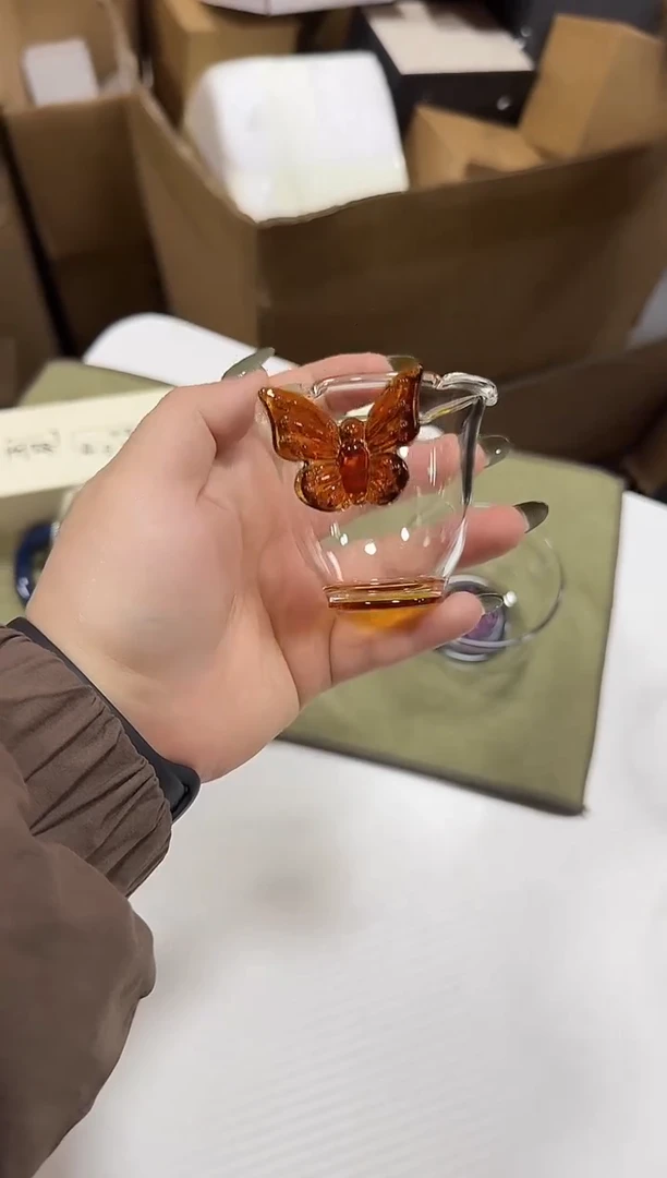 琥珀蝴蝶杯