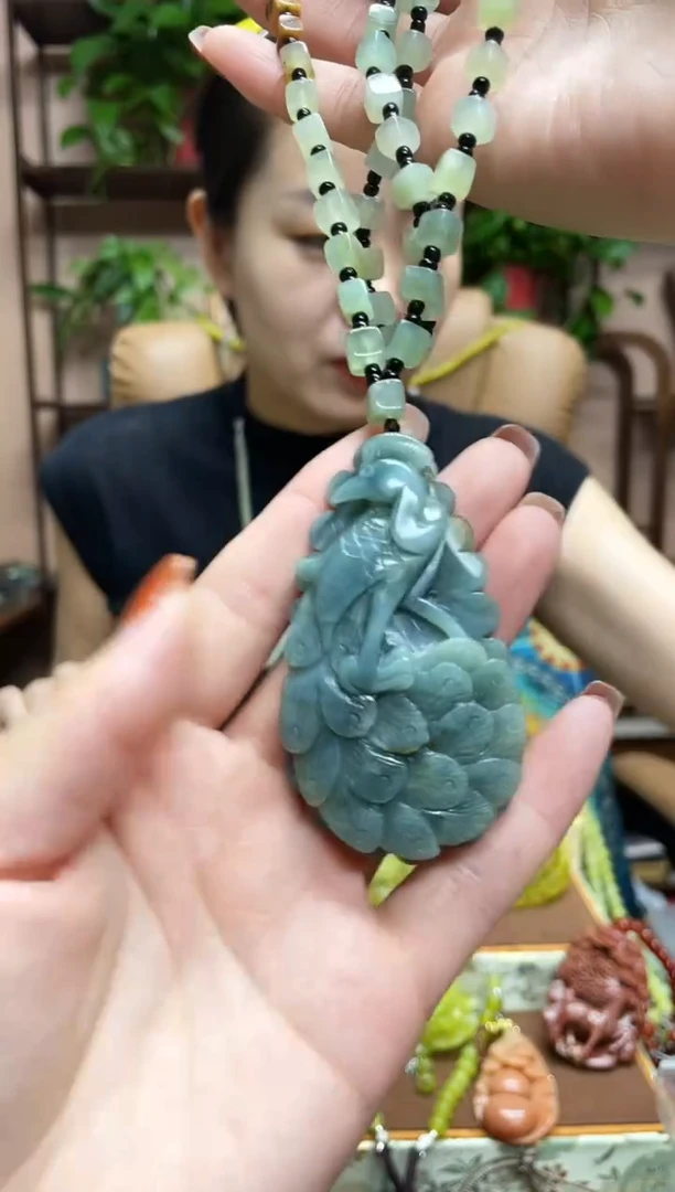 未镶嵌蛇纹石玉颈饰北****司·
