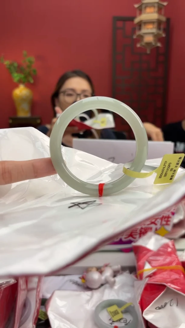 未镶嵌手镯（圆镯）翡翠翡翠手镯