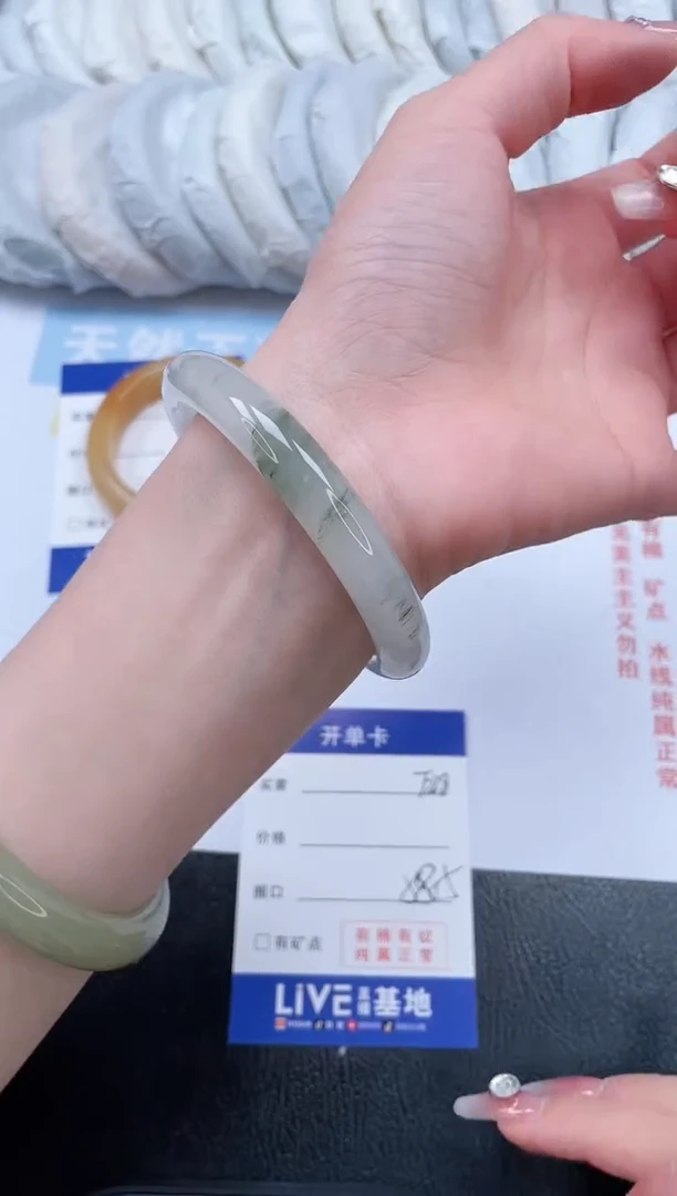 【闪购商品】石英质玉手镯未镶嵌T228-58.5