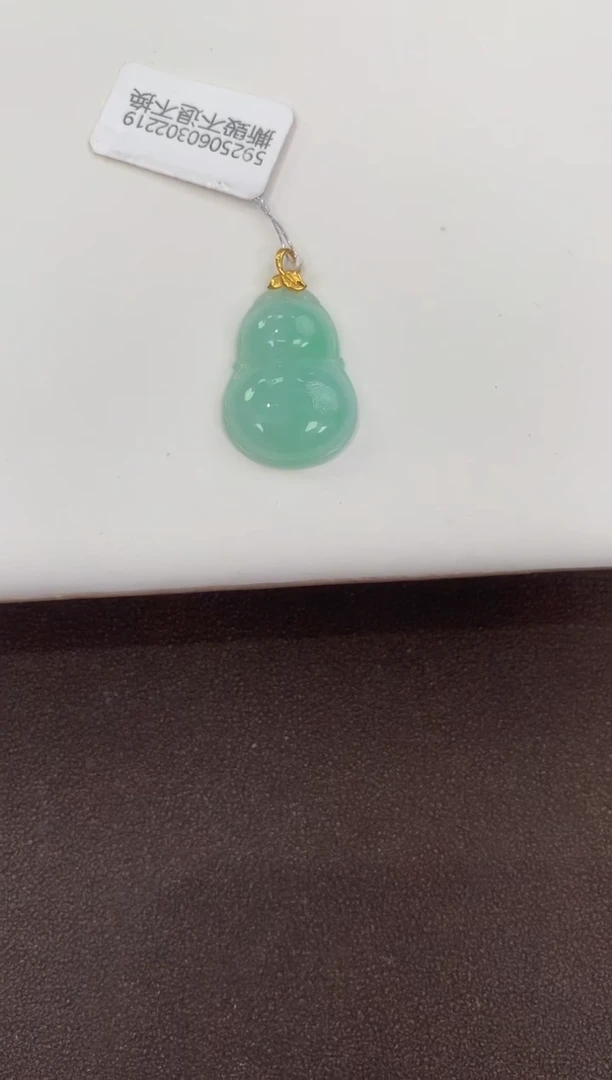 颈饰18K金镶嵌翡翠天然缅甸a货翡翠
