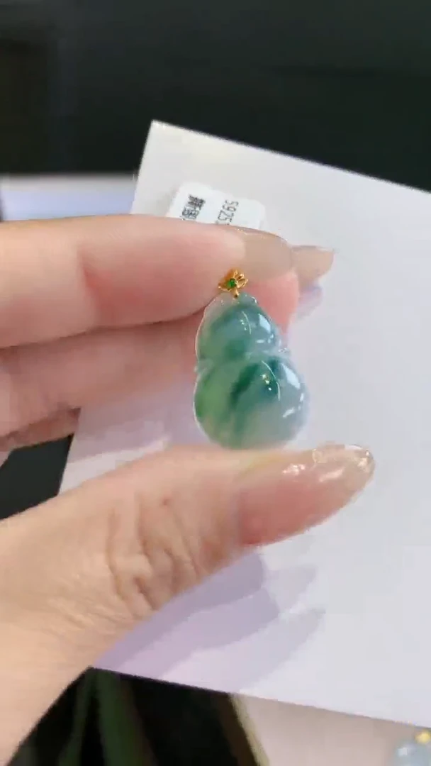 颈饰18K金镶嵌翡翠天然缅甸翡翠A货挂件