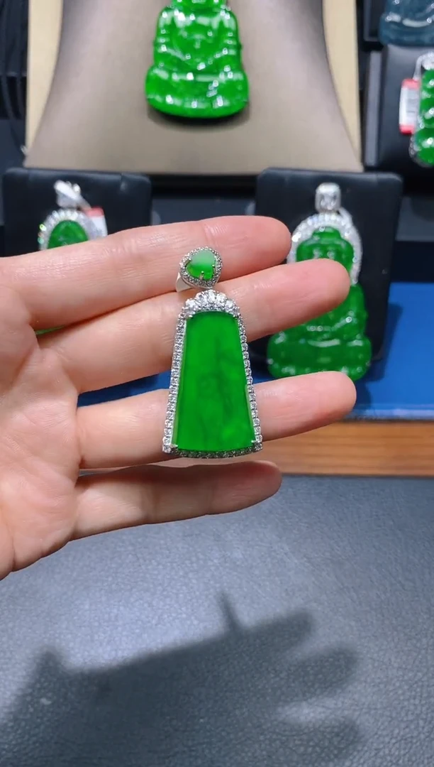 【闪购商品】翡翠颈饰未镶嵌天然F06