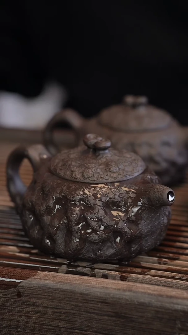 茶壶紫砂供春 黑金砂 260cc