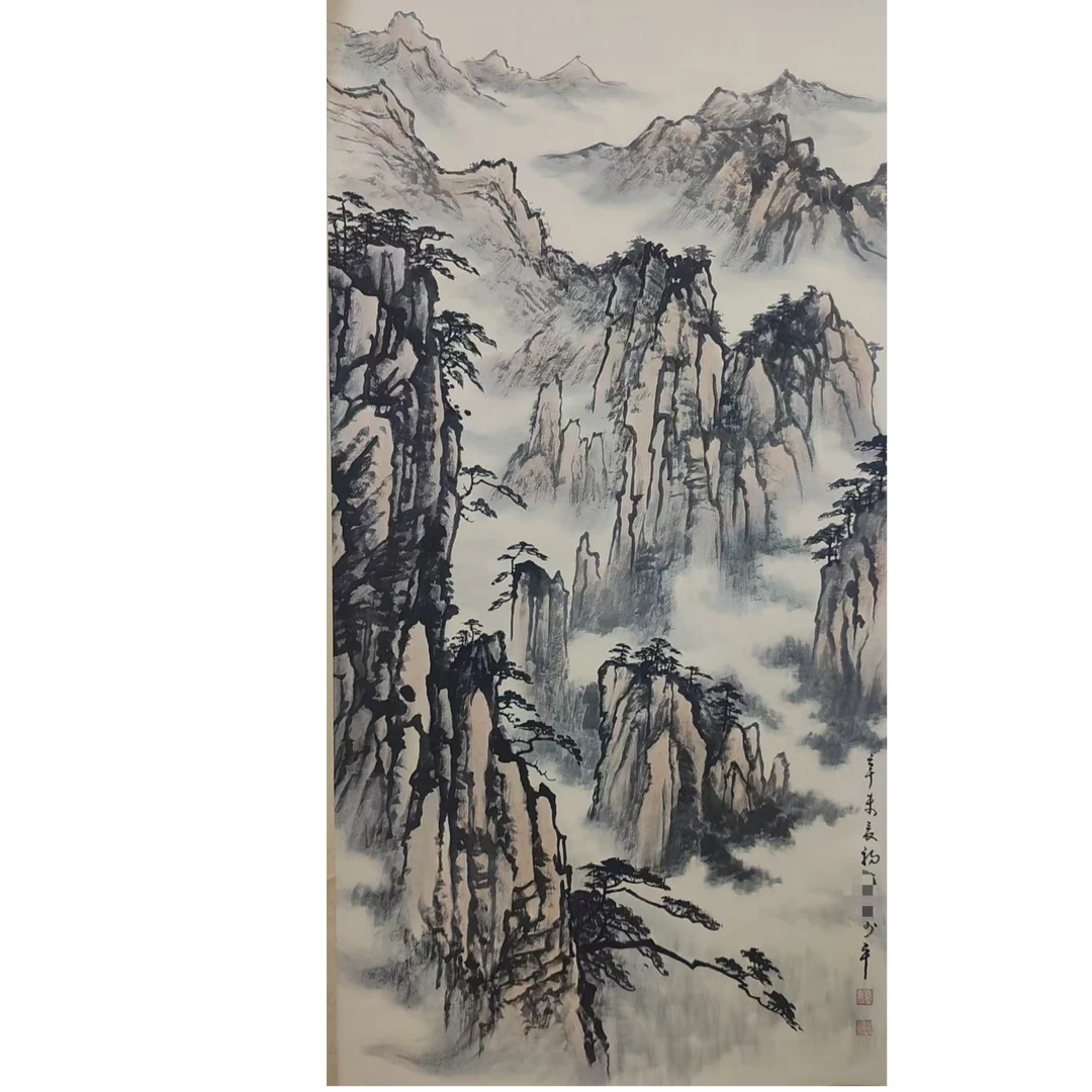 董   山水立轴68*138约8.4平尺