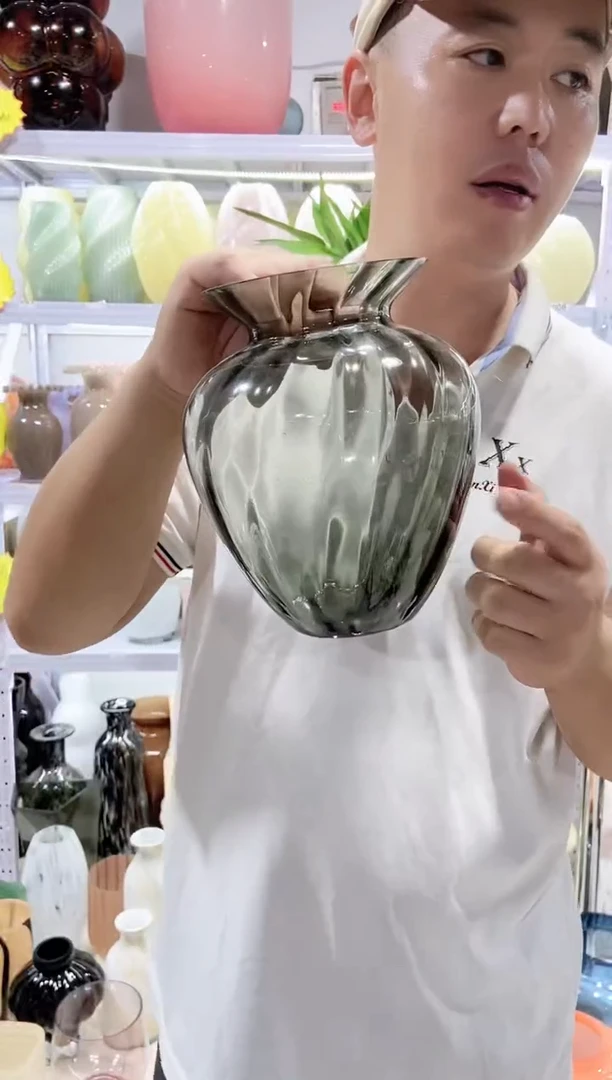 灰色花瓶.........
