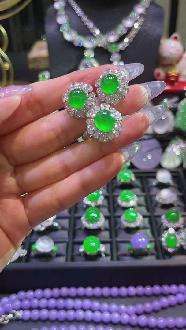 18K金镶嵌翡翠耳饰耳钉戒指两件套