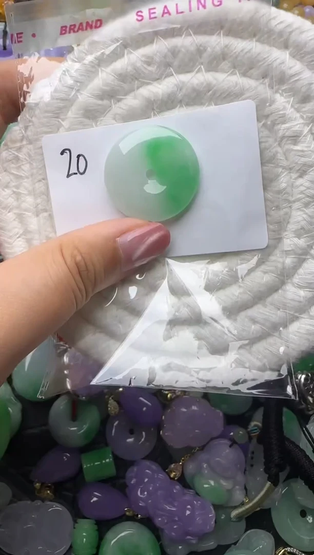 颈饰未镶嵌翡翠缅甸翡翠吊坠