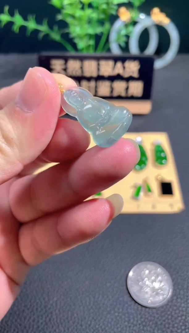 翡翠18K金镶嵌颈饰翡翠