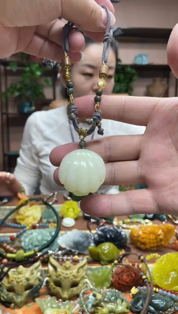 未镶嵌岫玉吊坠·