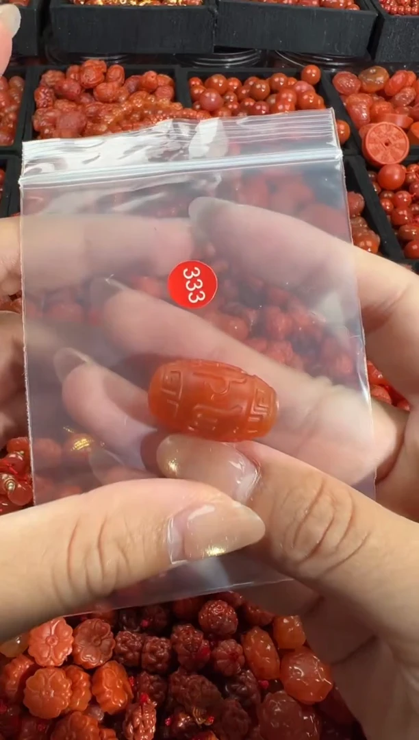 南红玛瑙未镶嵌颈饰1