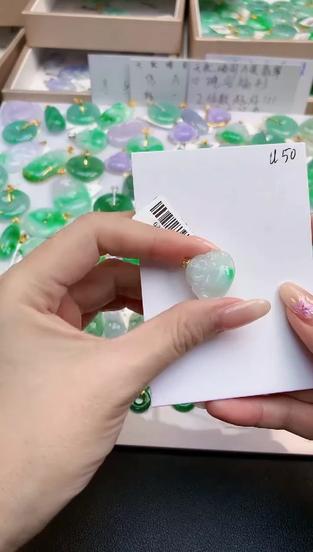 颈饰18K金镶嵌翡翠天然缅甸A货翡翠