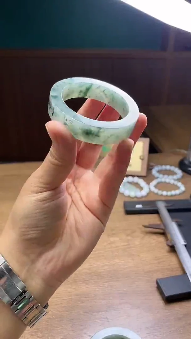 未镶嵌手镯定制翡翠小*色定制