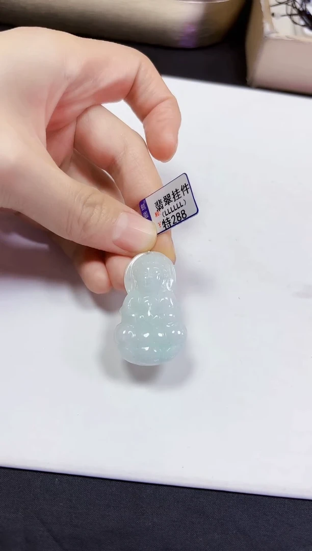 颈饰未镶嵌翡翠观音