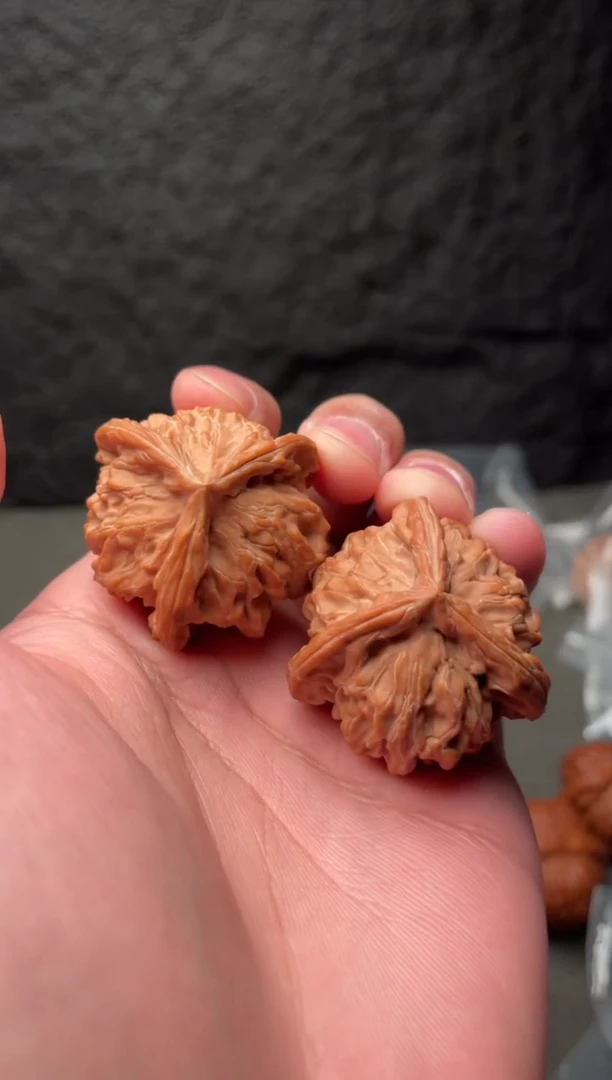 吊坠文玩核桃三棱49