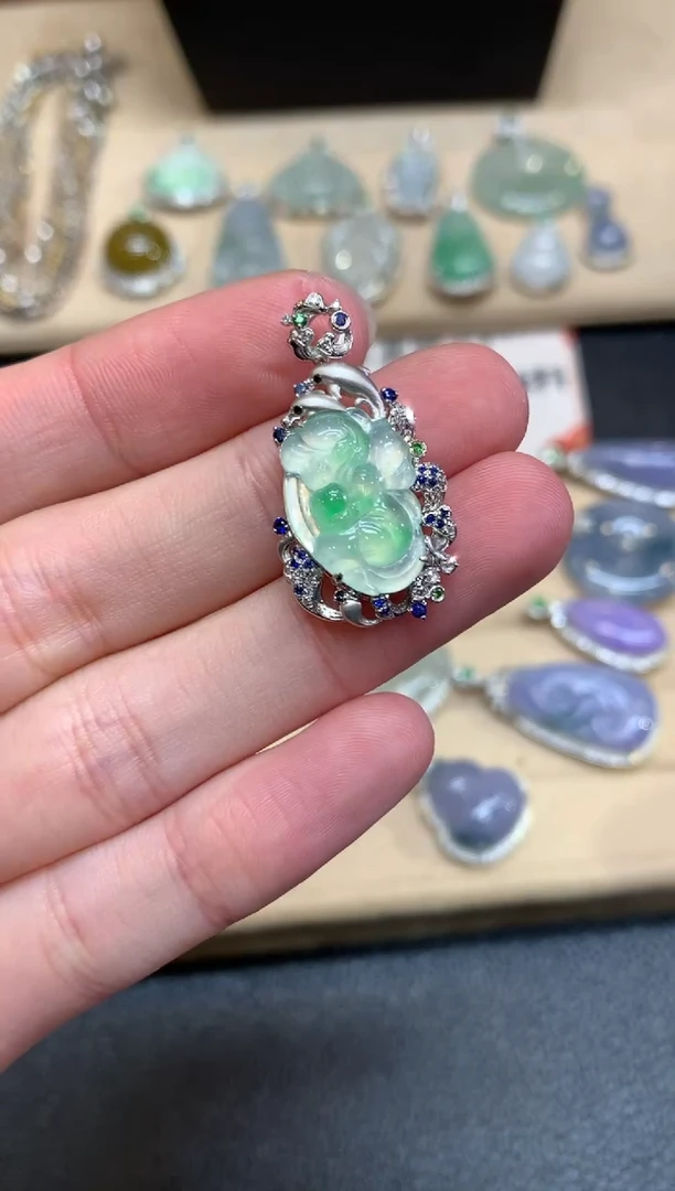 【闪购商品】翡翠颈饰18K金镶嵌随形【无服务费】