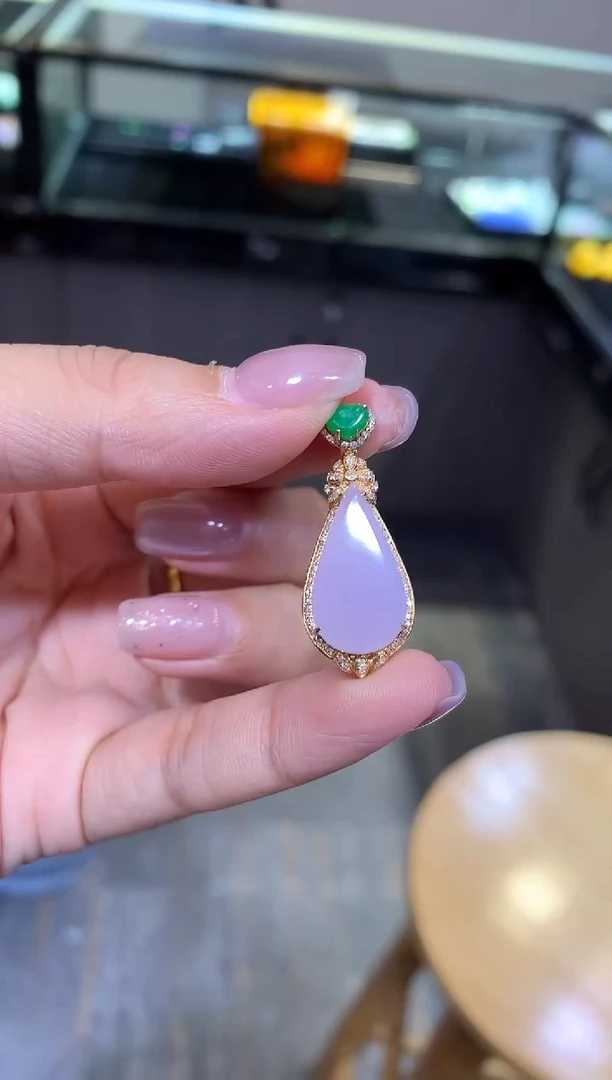 【闪购商品】翡翠吊坠(不含链)18K金镶嵌水滴