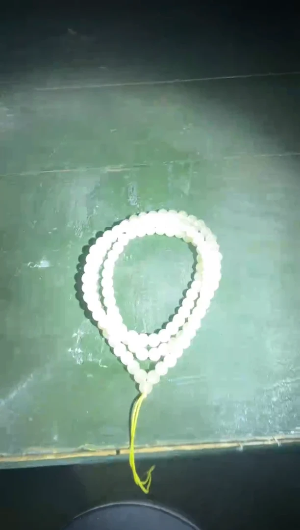 颈饰未镶嵌和田玉项链1件