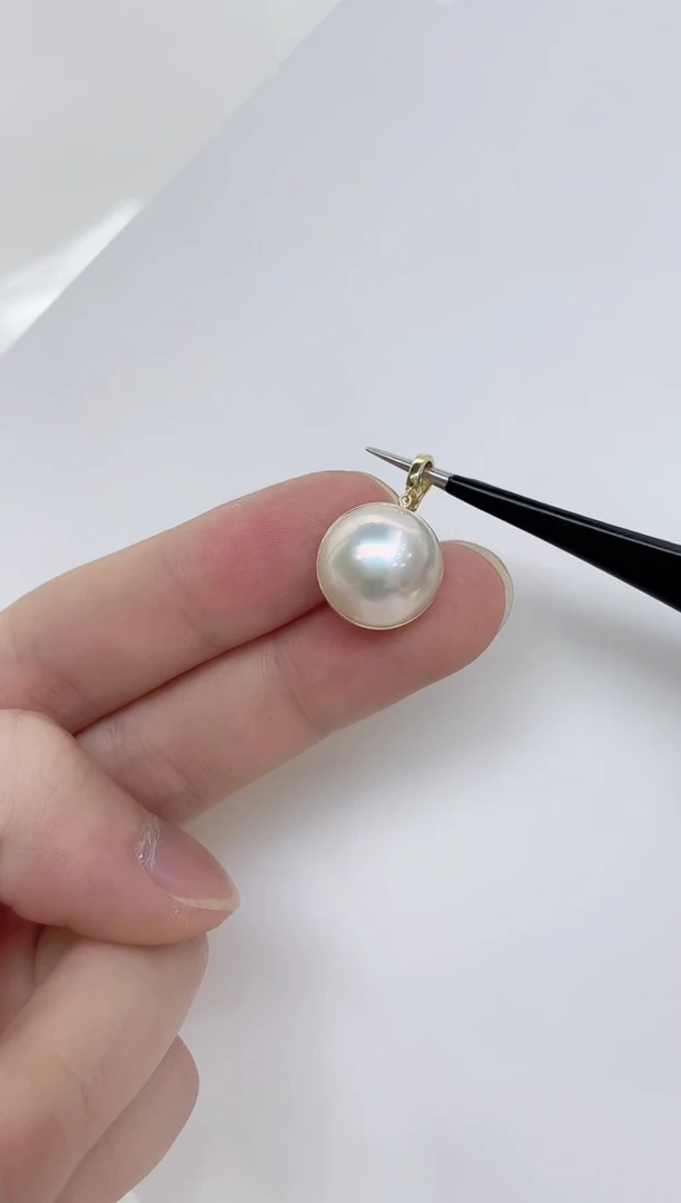 18K金镶嵌拼合珍珠（马贝珠）吊坠海水马贝吊坠