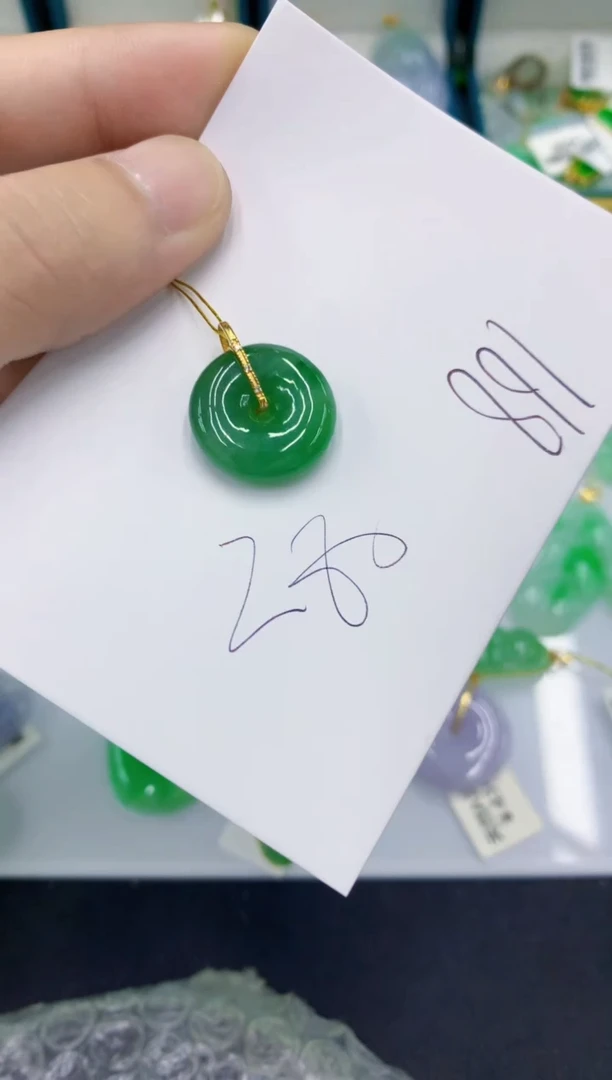 翡翠18K金镶嵌颈饰翡翠