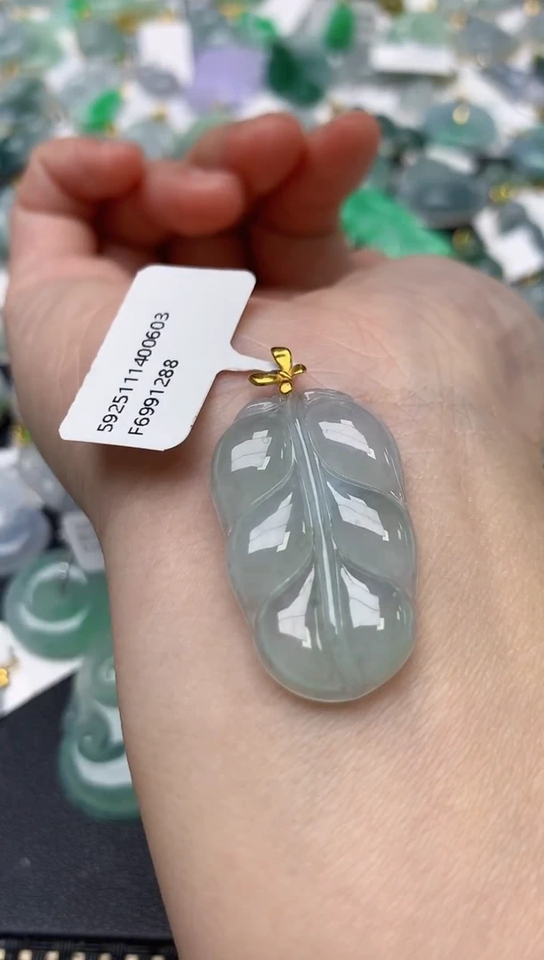 颈饰18K金镶嵌翡翠天然缅甸A货翡翠