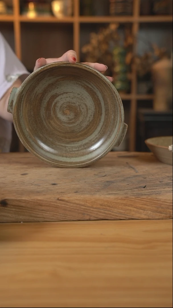 岁月风情的8英寸双耳盘