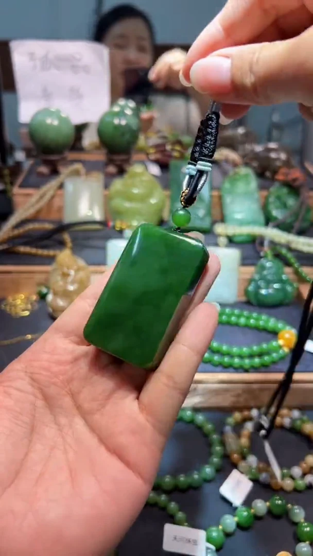 颈饰未镶嵌和田玉（碧玉）1