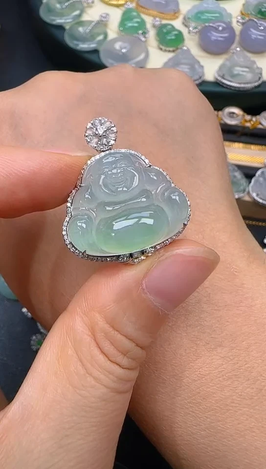 颈饰18K金镶嵌翡翠佛公