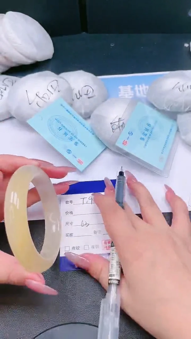 未镶嵌手镯石英质玉18T192-63