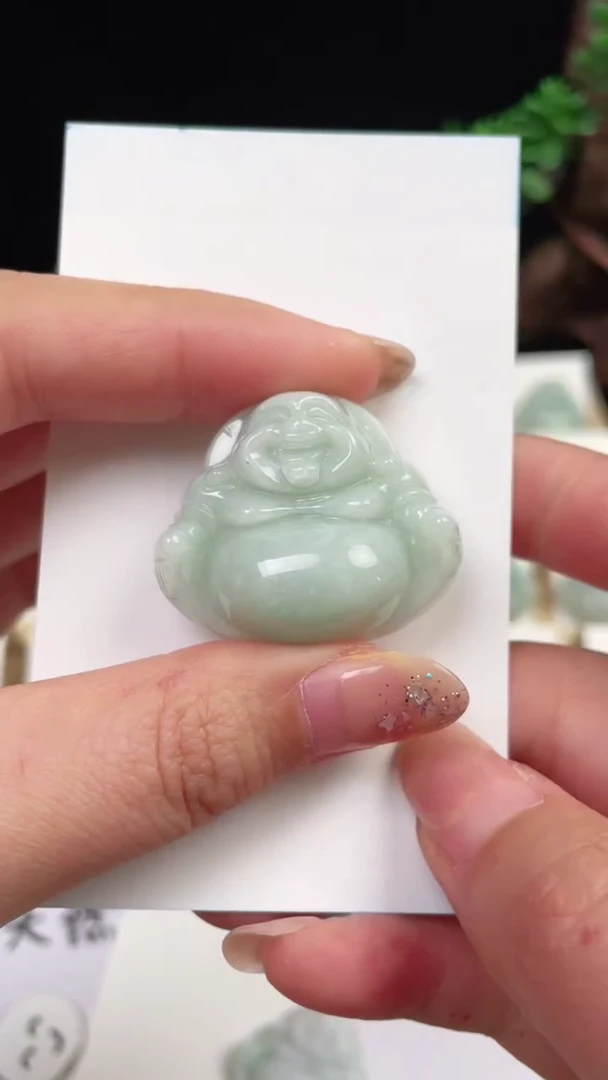 【闪购商品】翡翠颈饰未镶嵌佛公 微瑕