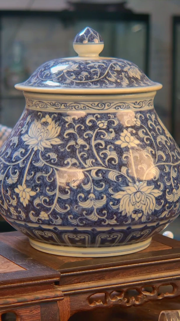 央博文化交流瓷器釉子管青花