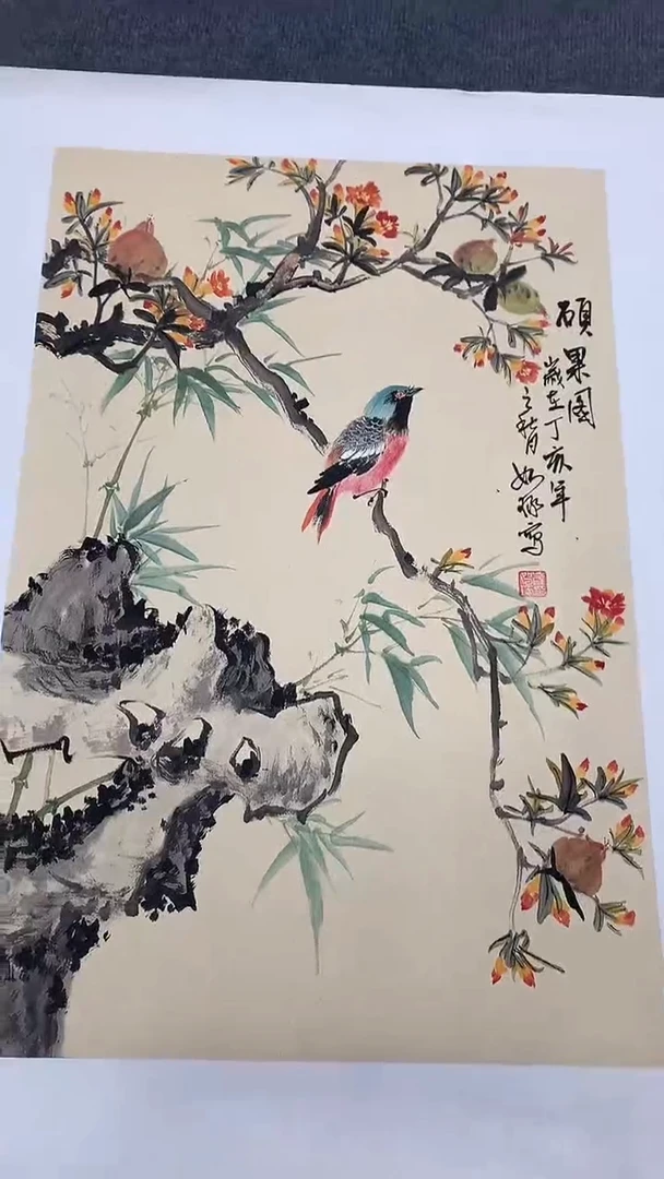 竖款精品开三花鸟，