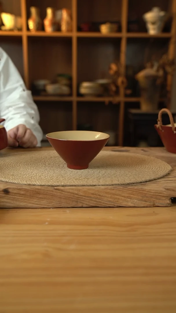 福利复古红系列的5.5英寸斗笠碗1个