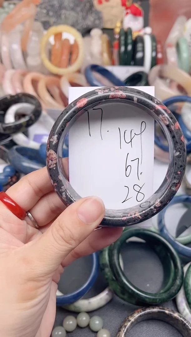 未镶嵌手镯石英质玉149